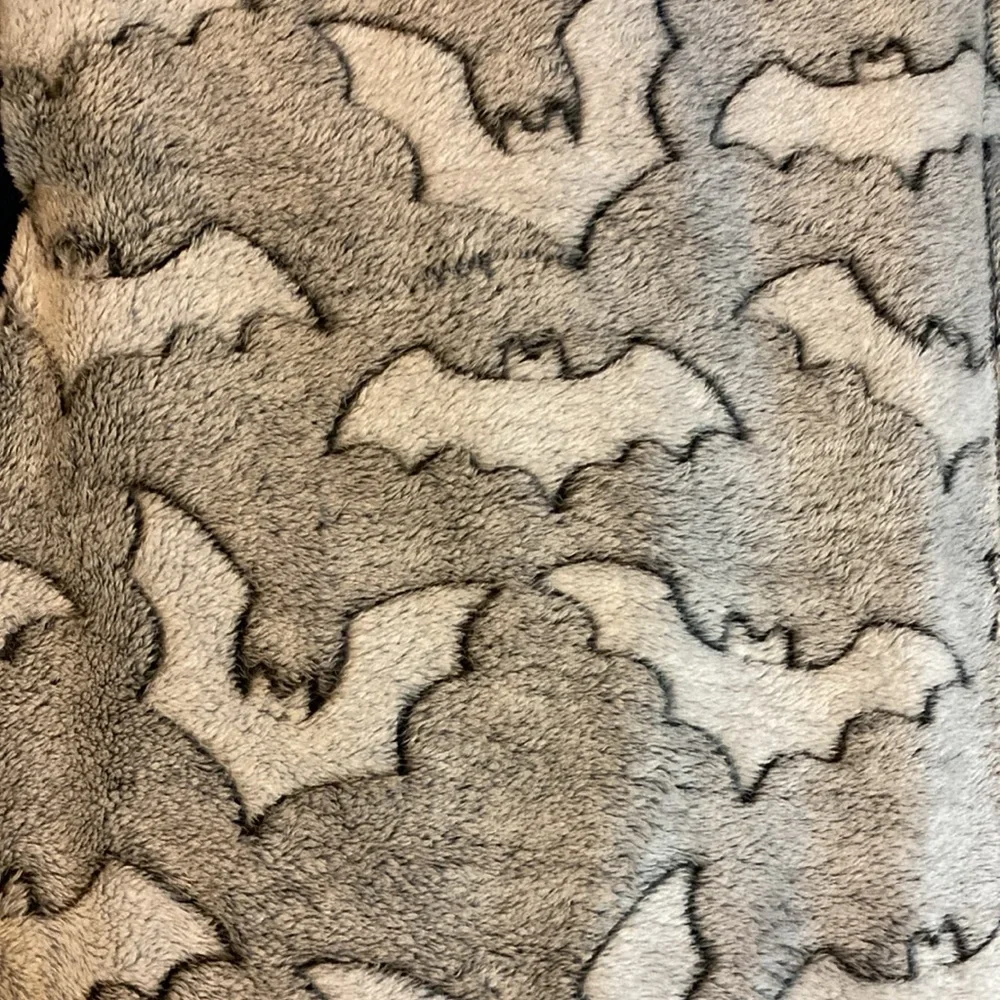 Flocked jacquard bats throw blanket *FIRM PRICE*